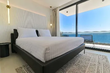 5-Bedroom Villa with Outdoor Pool in Okrug Gornji