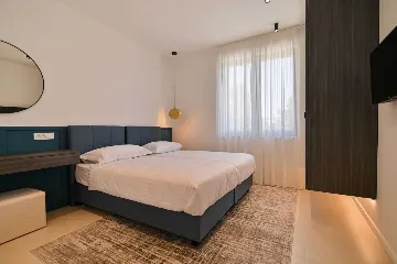 5-Bedroom Villa with Outdoor Pool in Okrug Gornji