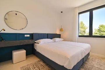 5-Bedroom Villa with Outdoor Pool in Okrug Gornji