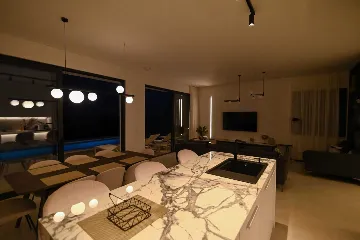 5-Bedroom Villa with Outdoor Pool in Okrug Gornji