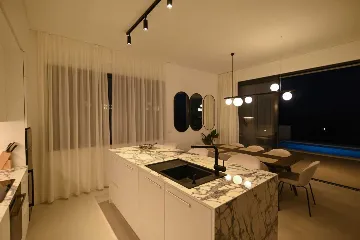 5-Bedroom Villa with Outdoor Pool in Okrug Gornji