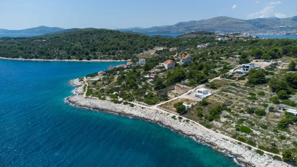 5-Bedroom Villa with Outdoor Pool in Okrug Gornji