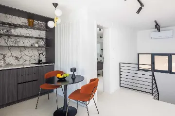 5-Bedroom Villa with Outdoor Pool in Okrug Gornji