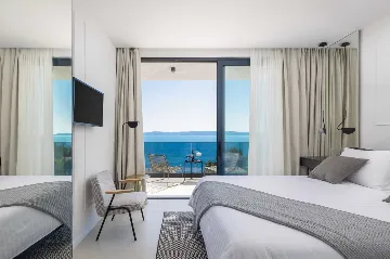 5-Bedroom Villa with Outdoor Pool in Okrug Gornji