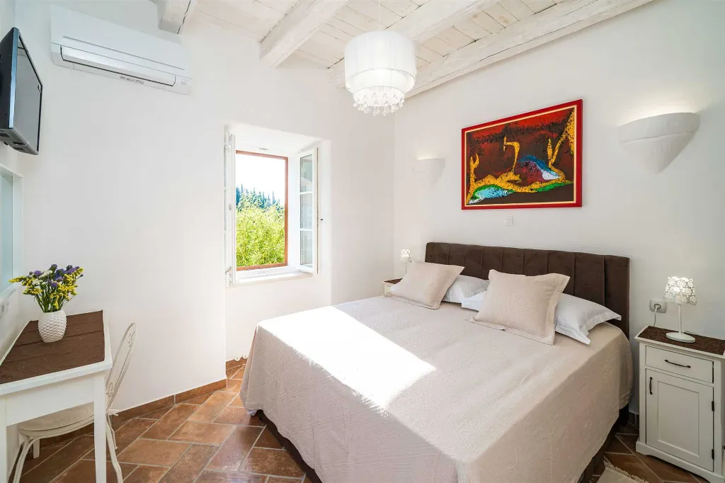4-Bedroom Villa in Molunat with Private Beach