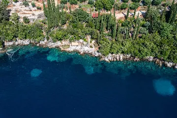 4-Bedroom Villa in Molunat with Private Beach