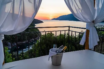 4-Bedroom Villa in Molunat with Private Beach