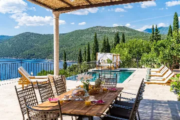 4-Bedroom Villa in Molunat with Private Beach