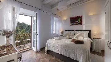 4-Bedroom Villa in Molunat with Private Beach