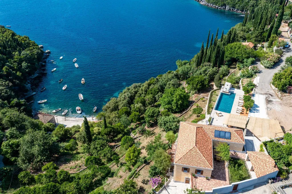 4-Bedroom Villa in Molunat with Private Beach