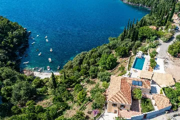 4-Bedroom Villa in Molunat with Private Beach