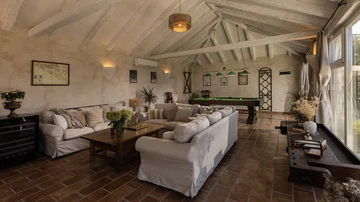 4-Bedroom Villa in Molunat with Private Beach