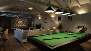 4-Bedroom Villa in Molunat with Private Beach