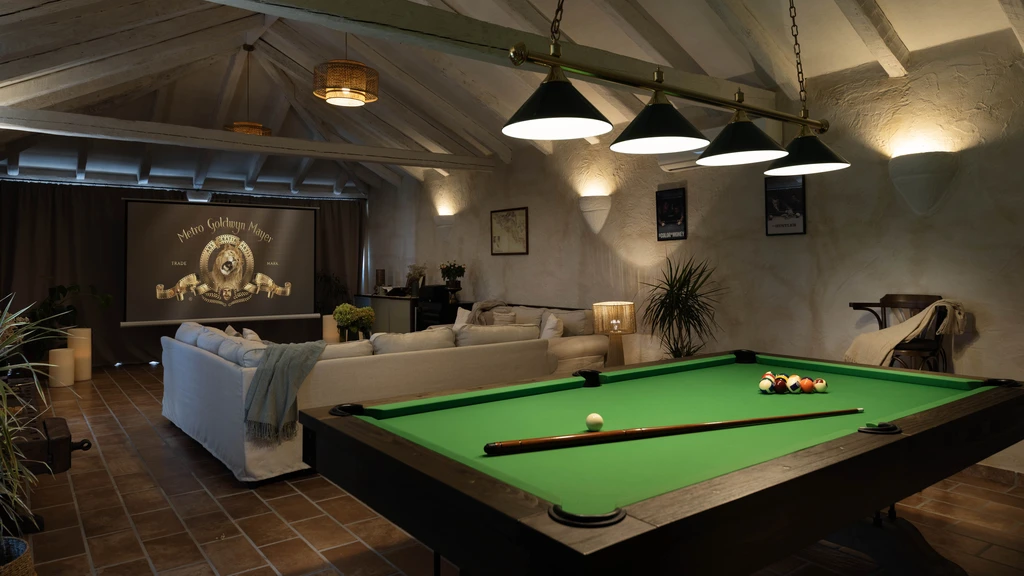 4-Bedroom Villa in Molunat with Private Beach