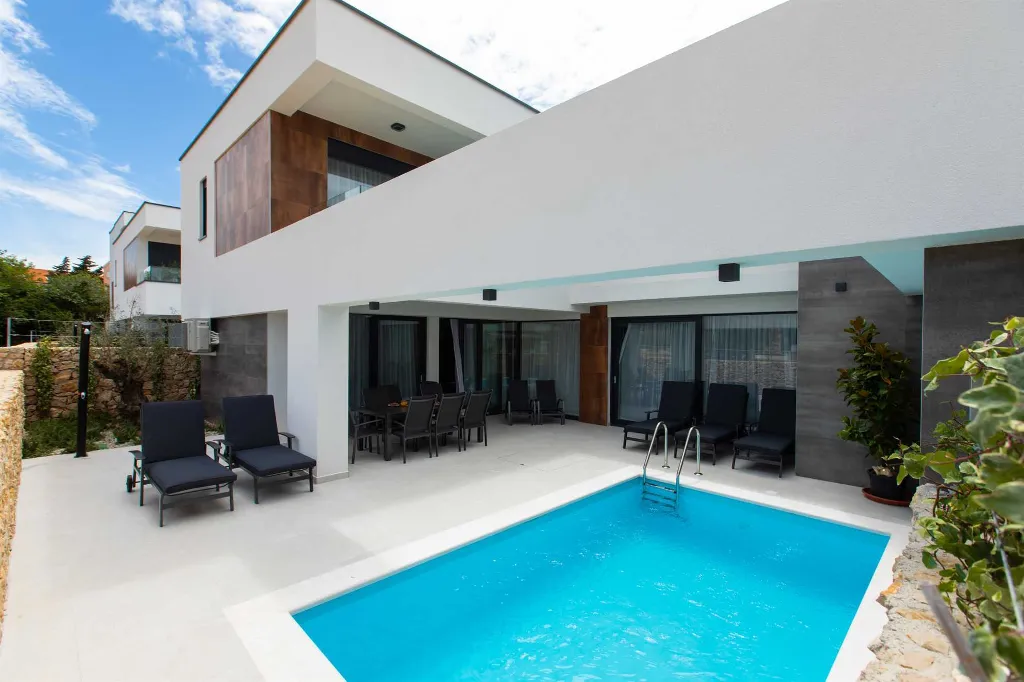 4-Bedroom Villa in Novalja for Up to 10 Guests