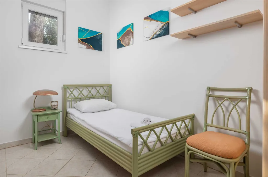 Barbariga 2-Bedroom Apartment for Up to 4 Guests
