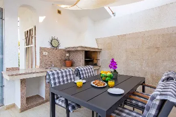 Barbariga 2-Bedroom Apartment for Up to 4 Guests