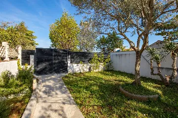 Barbariga 2-Bedroom Apartment for Up to 4 Guests