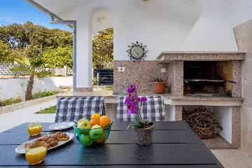 Barbariga 2-Bedroom Apartment for Up to 4 Guests