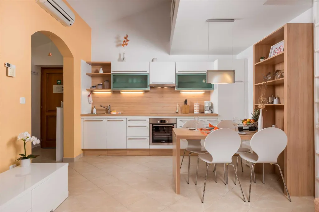 Vodnjan Apartment with Balcony for 4 Guests