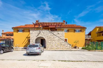 Vodnjan Apartment with Balcony for 4 Guests