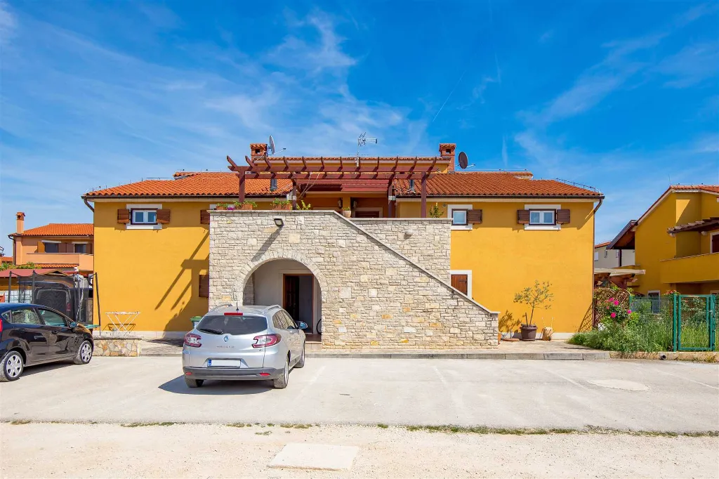 Vodnjan Apartment with Balcony for 4 Guests