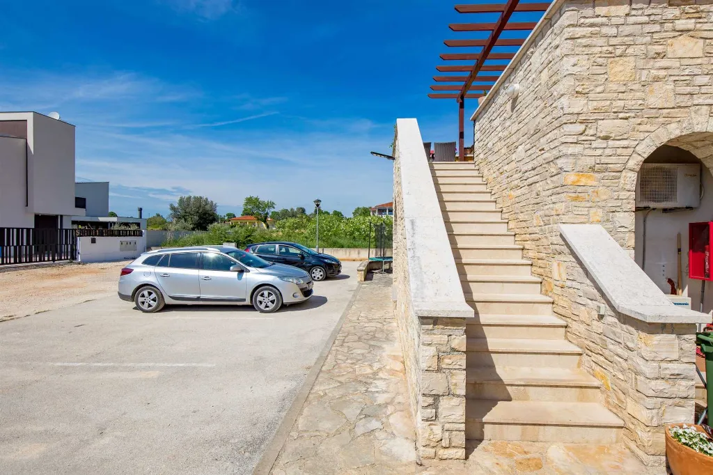 Vodnjan Apartment with Balcony for 4 Guests