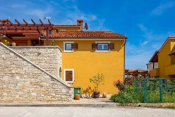 Vodnjan Apartment with Balcony for 4 Guests