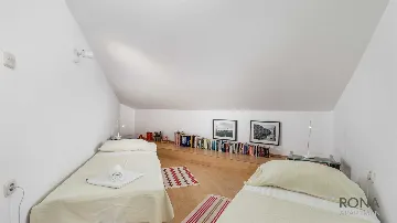 Two-Bedroom Apartment with Terrace in Barbariga