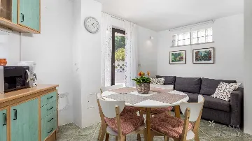 Two-Bedroom Apartment with Terrace in Barbariga