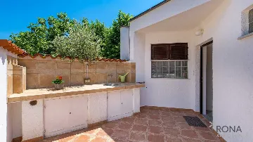 Two-Bedroom Apartment with Terrace in Barbariga