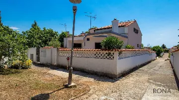 Two-Bedroom Apartment with Terrace in Barbariga