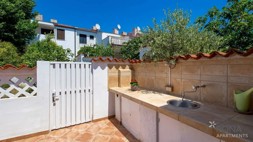 Two-Bedroom Apartment with Terrace in Barbariga
