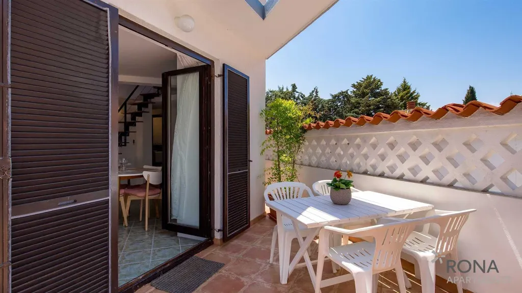 Two-Bedroom Apartment with Terrace in Barbariga