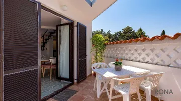 Two-Bedroom Apartment with Terrace in Barbariga