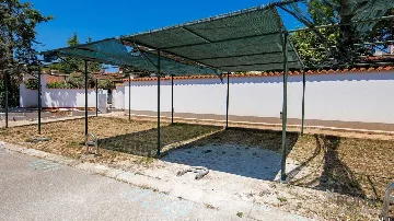 Two-Bedroom Apartment with Terrace in Barbariga