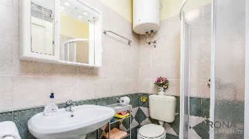 Ičići Apartment with Sea View for 3 Guests