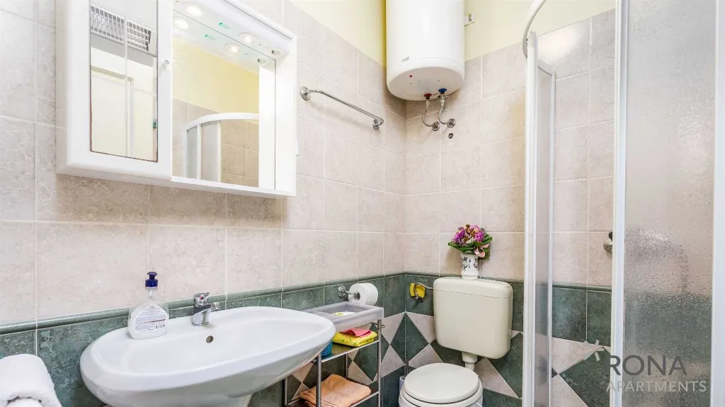 Ičići Apartment with Sea View for 3 Guests