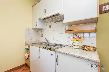 Ičići Apartment with Sea View for 3 Guests