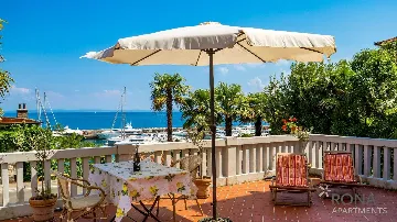 Ičići Apartment with Sea View for 3 Guests