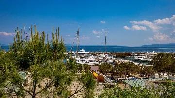 Ičići Apartment with Sea View for 3 Guests