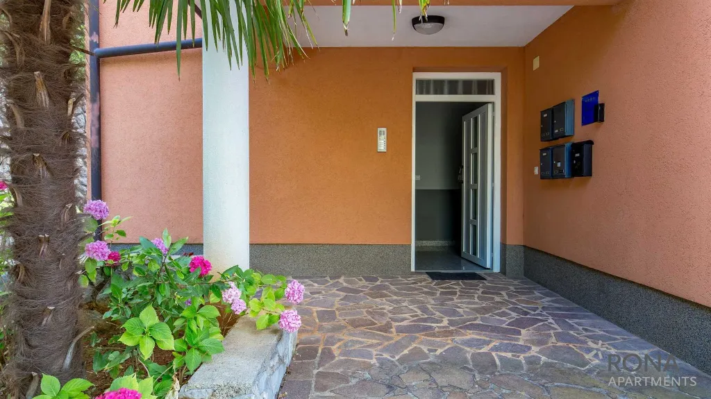 Sea-View Apartment in Ičići for Up to 6