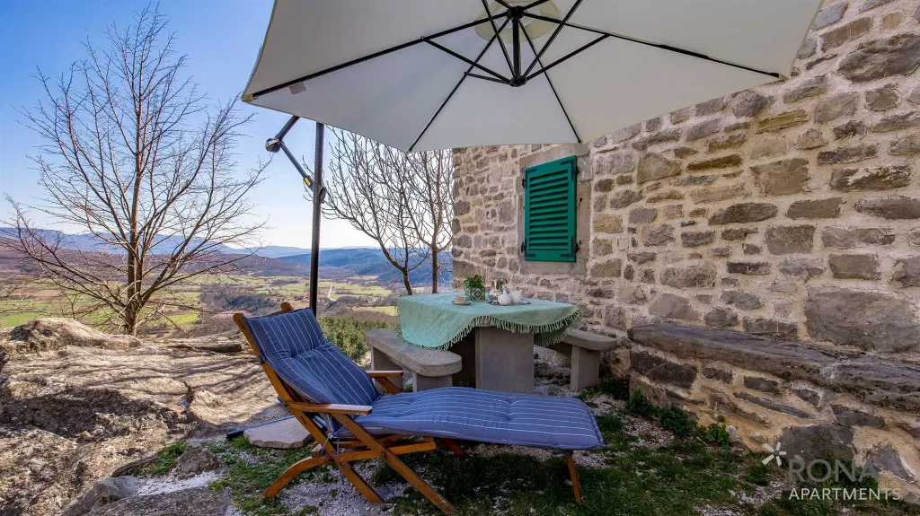 1-Bedroom Stone House Apartment in Boljun
