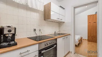Červar Porat 1-Bedroom Apartment for 4 Guests
