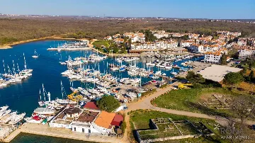 Studio Apartment for 2+2 in Červar Porat