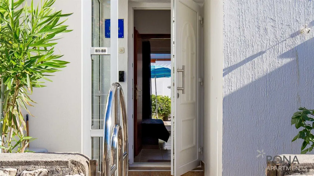 1-Bedroom Apartment for 4 Guests in Kolanjski Gajac