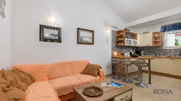 1-Bedroom Apartment for 4 Guests in Kolanjski Gajac