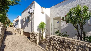 1-Bedroom Apartment for 4 Guests in Kolanjski Gajac