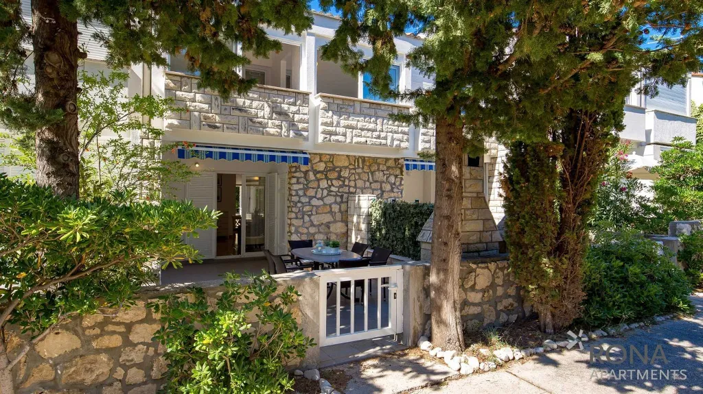 Renovated 2-Bedroom Apartment in Kolan, Croatia