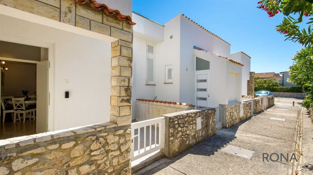 Renovated 2-Bedroom Apartment in Kolan, Croatia